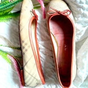 Burberry Flats❤